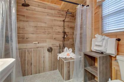A Garden Blessing 1 Bedroom Hot Tub Fireplace Grill WiFi Sleeps 4 - image 10