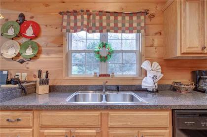 A Garden Blessing 1 Bedroom Hot Tub Fireplace Grill WiFi Sleeps 4 - image 12