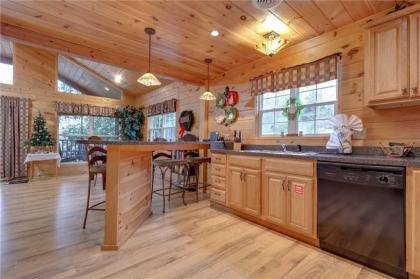A Garden Blessing 1 Bedroom Hot Tub Fireplace Grill WiFi Sleeps 4 - image 14
