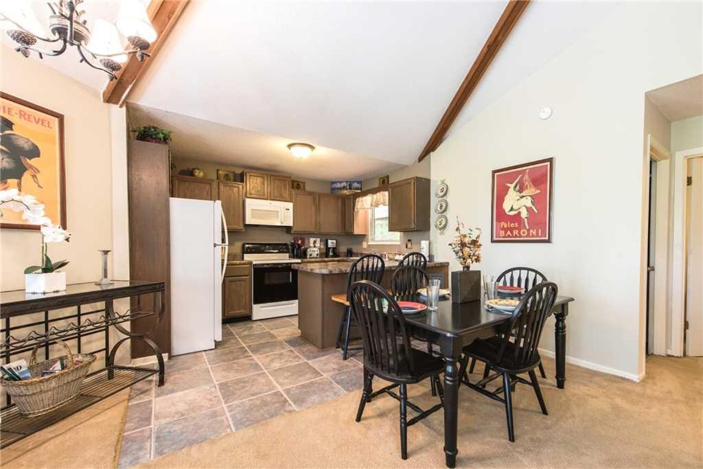Believe 2 Bedrooms Pool Access WiFi Hot Tub Pet Friendly Sleeps 6 - image 3