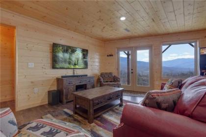 Eagles View 4 Bedroom Mountain View Hot Tub Pool Access Sleeps 11 - image 15
