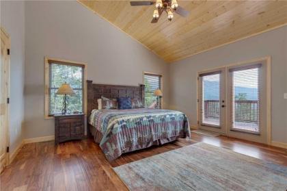 Eagles View 4 Bedroom Mountain View Hot Tub Pool Access Sleeps 11 - image 17