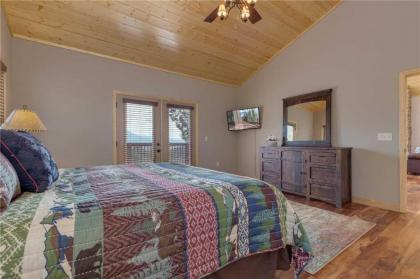 Eagles View 4 Bedroom Mountain View Hot Tub Pool Access Sleeps 11 - image 19