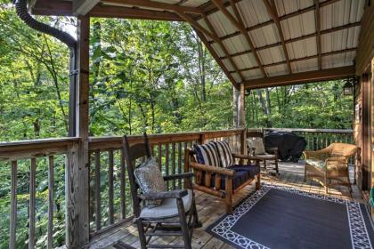 Private Getaway with Hot Tub 4 Mi to DTWN Gatlinburg - image 18