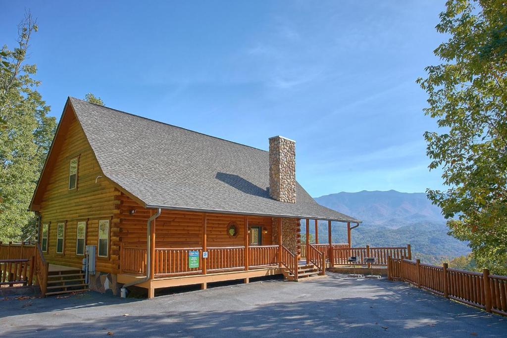 Splash Mansion #500 by Aunt Bug's Cabin Rentals - image 2