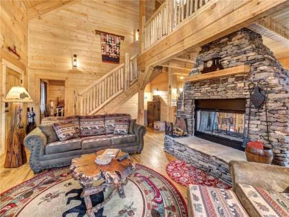Cozy Cub Hideaway 2 BR Hot Tub Pool Access Fireplace Sleeps 6 - image 4