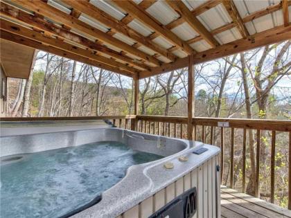 mountain treasure 2 BR Pool Access Hot tub Sleeps 6