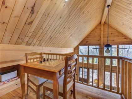 Mountain Treasure 2 BR Pool Access Hot Tub Sleeps 6 - image 8