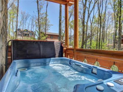 Hibernation Station 2 BR Pool Access Hot tub Fireplace Sleeps 4 Gatlinburg