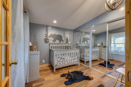 Hand Hewn Hideaway Stunning Gatlinburg Cabin with Hot Tub Table Games and Outdoor Oasis - image 21