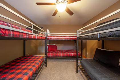 Creekside Manor cabin - image 25