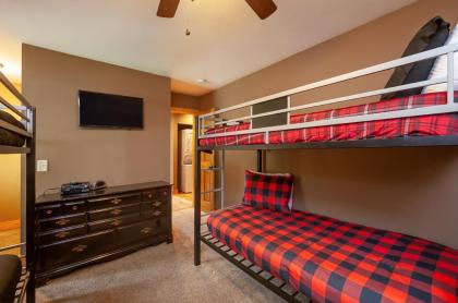 Creekside Manor cabin - image 26