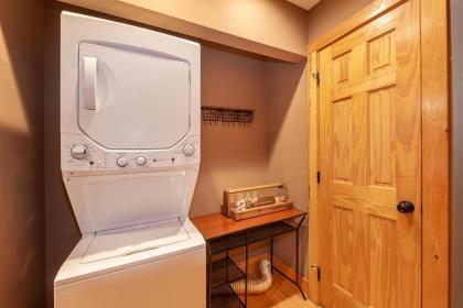 Creekside Manor cabin - image 27