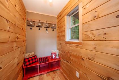Creekside Manor cabin - image 28