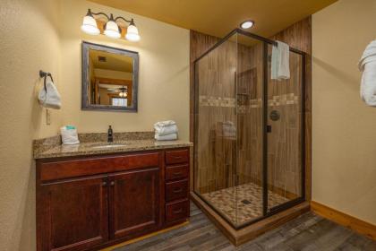 Poolside Paradise chalet - image 23