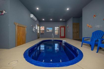 Poolside Paradise chalet - image 30