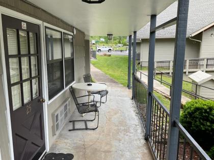 Carr's Northside Hotel and Cottages - image 21