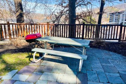 Black Bear Hideaway Cabin - image 22
