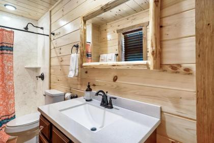 Dolly's Cute Cabin! 4 Suites - Hot Tub Fire Pit Game Room - image 26