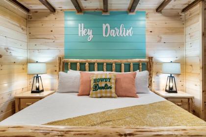 Dolly's Cute Cabin! 4 Suites - Hot Tub Fire Pit Game Room - image 27