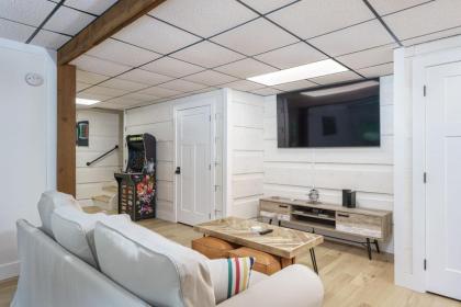 Grand Ole Mountain House Hot Tub Air Hockey Arcade Fire Pit Nintendo Game Console - image 22