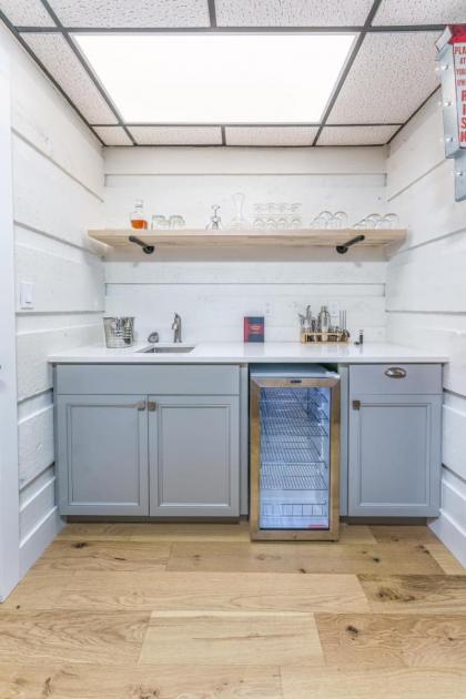 Grand Ole Mountain House Hot Tub Air Hockey Arcade Fire Pit Nintendo Game Console - image 26