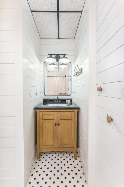 Grand Ole Mountain House Hot Tub Air Hockey Arcade Fire Pit Nintendo Game Console - image 29