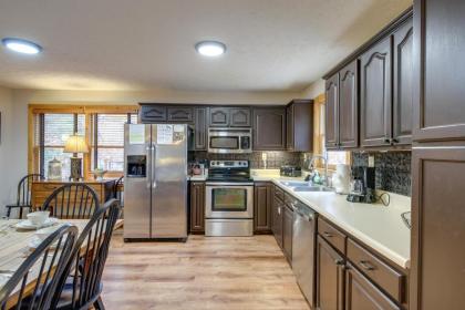 Pet-Friendly Gatlinburg Retreat with Hot Tub! - image 9