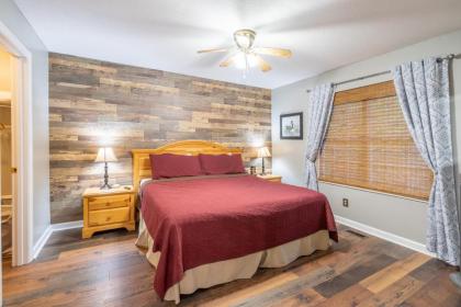 Lodge Bears Hideaway Gatlinburg Free Parking - image 29