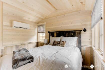 The Moosewood in Treehouse Grove at Norton Creek - image 9