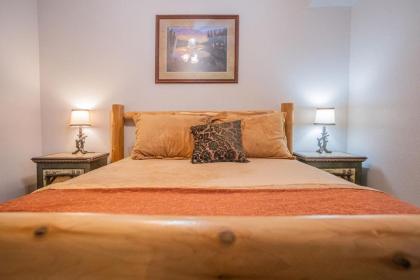 Sasquatch Lodge A sleeps 12 - image 22