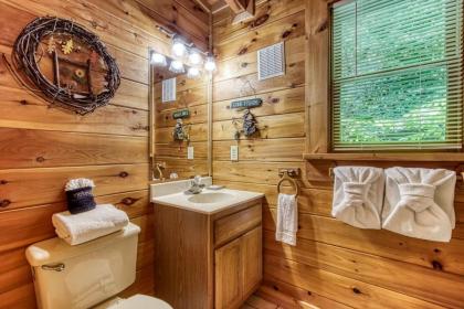 Cupid's Hideaway - Convenient to downtown Gatlinburg and the National Park! cabin - image 23