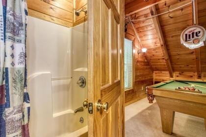 Cupid's Hideaway - Convenient to downtown Gatlinburg and the National Park! cabin - image 24