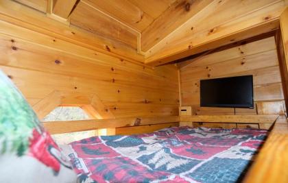 Lazy Bear Lodge - image 27