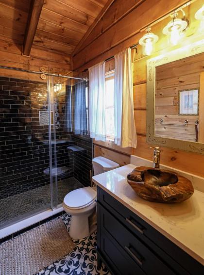 Lazy Bear Lodge - image 29