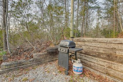 Gatlinburg Cabin Getaway with Mountain Views! - image 26