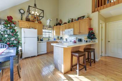 Gatlinburg Cabin Getaway with Mountain Views! - image 29