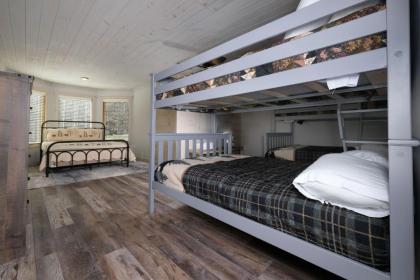 Rocky Top Lodge - image 29