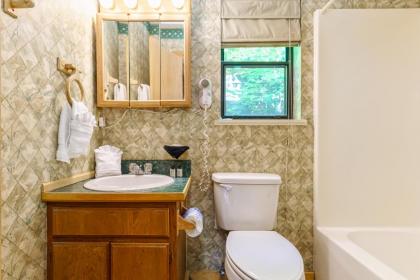 Grand View Mountain Chalet - Close to Downtown Gatlinburg Hot Tub Arcade Game - image 22