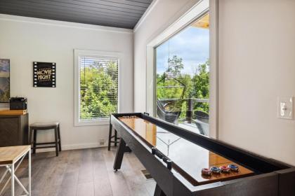 Sunset Chalet cabin - image 22