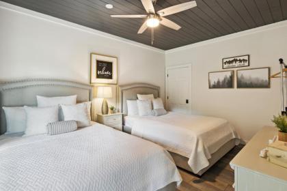 Sunset Chalet cabin - image 30