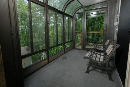 Bear View Chalet - image 24