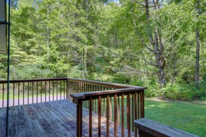 Charming Gatlinburg Home Pets and Families Welcome! - image 27