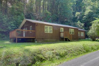 Charming Gatlinburg Home Pets and Families Welcome! - image 29