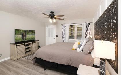 Hilltop Hideaway - image 21