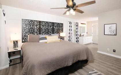 Hilltop Hideaway - image 22