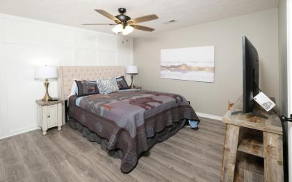 Hilltop Hideaway - image 25