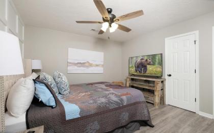 Hilltop Hideaway - image 26