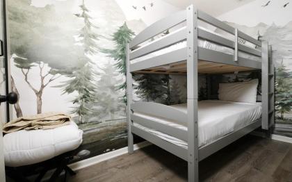 Hilltop Hideaway - image 27