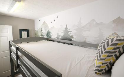 Hilltop Hideaway - image 28